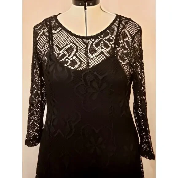 The Paragon Black Lace Two‑Piece Dress Set - Picture 4 of 9